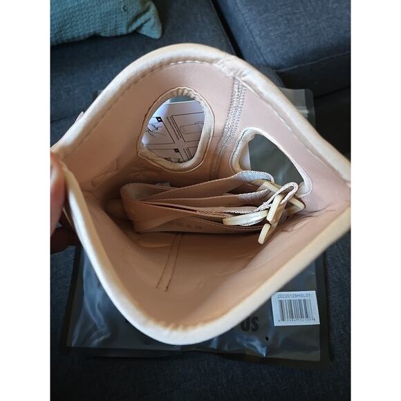 HydroJug Pro 73oz, Sleeve & Strap Peach With Vinyl Animal Print Insulating - Picture 3 of 4